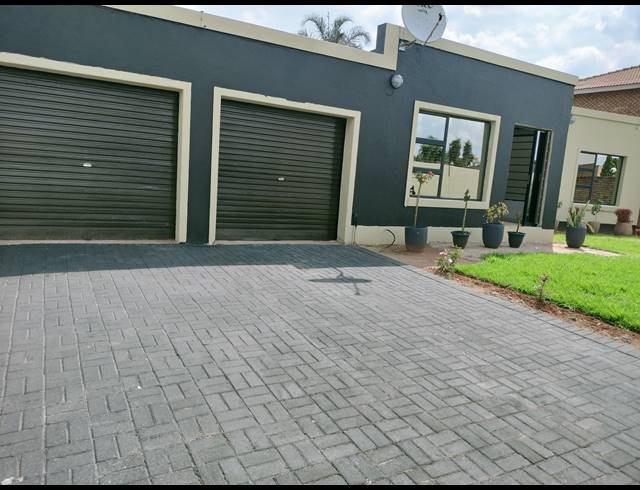 3 BEDROOM FREESTANDING TO LET IN REYNO RIDGE